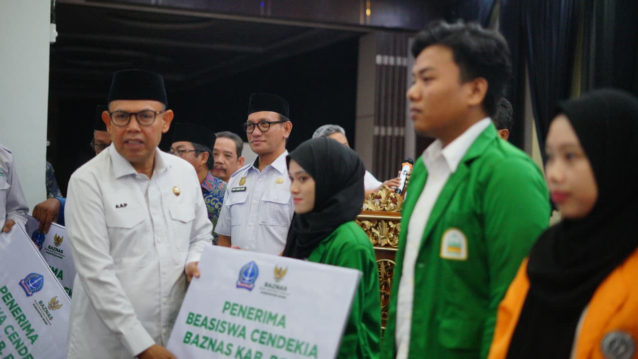 39 Mahasiswa Bone Dapat Beasiswa BAZNAS, Wabup: Jangan Ada Kuliah yang Kandas Karena Biaya