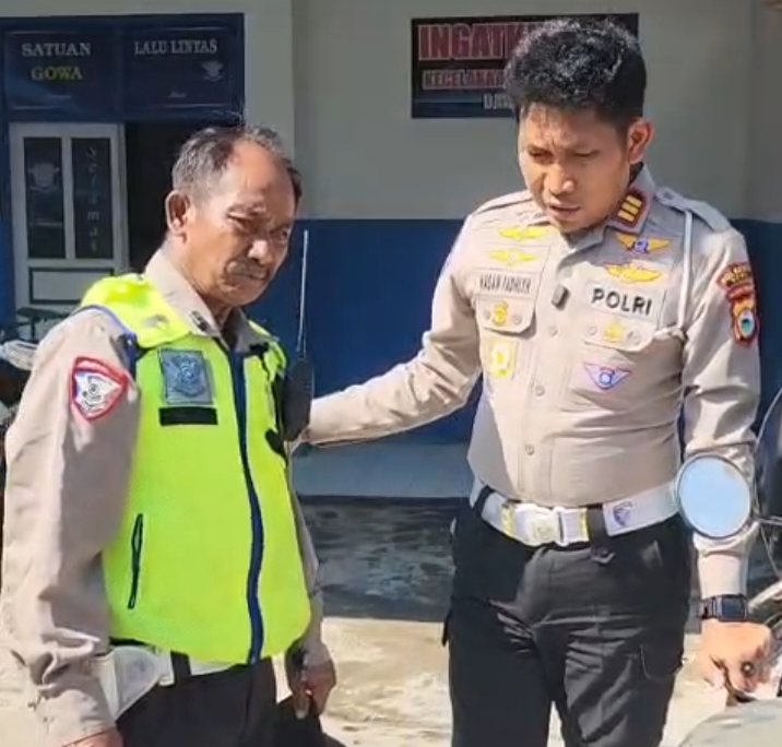 Kerap Kawal Ambulans dan Bantu Urai Macet, Iman Dapat Apresiasi dari Satlantas Gowa